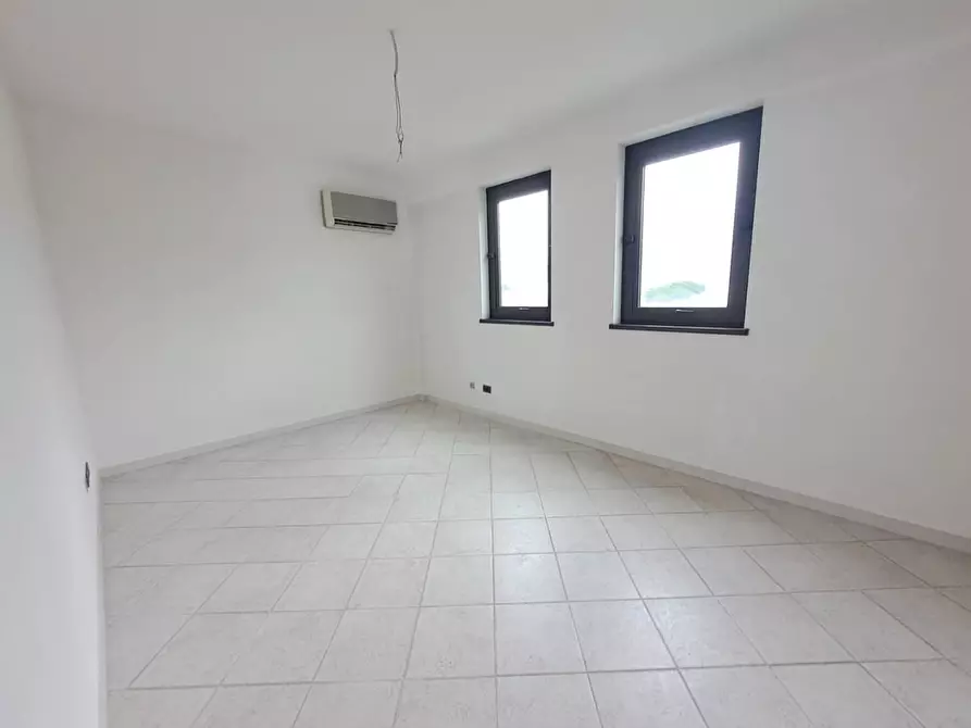 Immagine 7 di Ufficio in vendita  a Massa