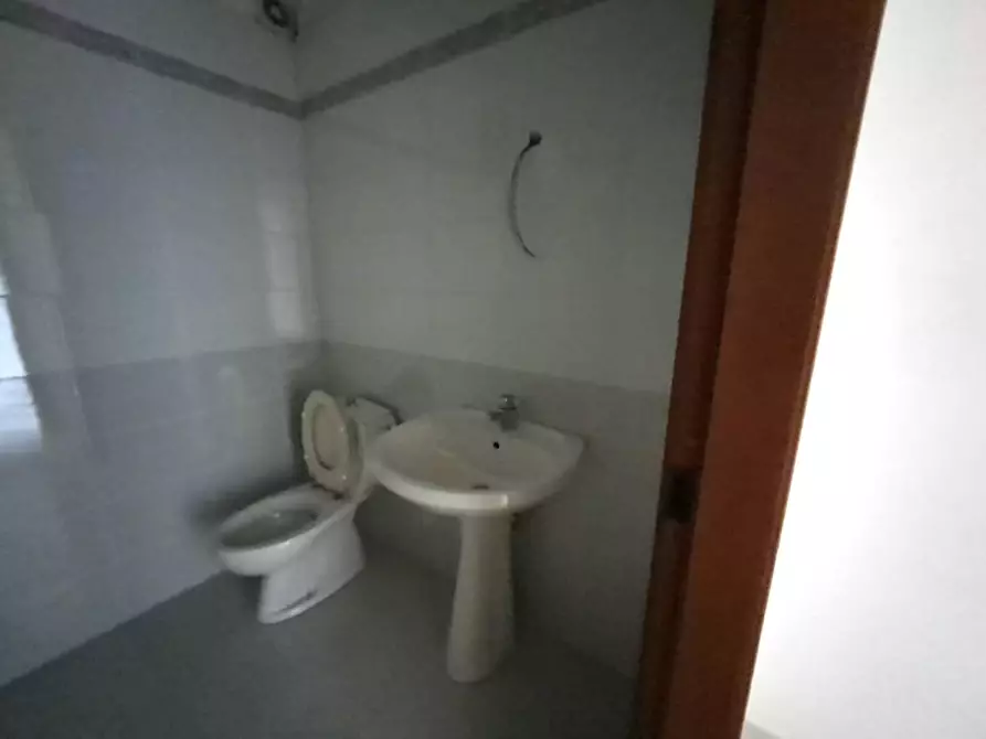 Immagine 12 di Ufficio in vendita  a Massa