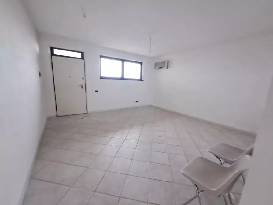 Immagine 4 di Ufficio in vendita  a Massa