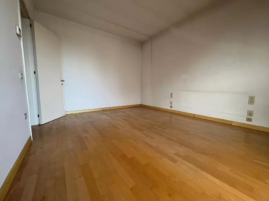 Immagine 25 di Villa in vendita  a San Miniato