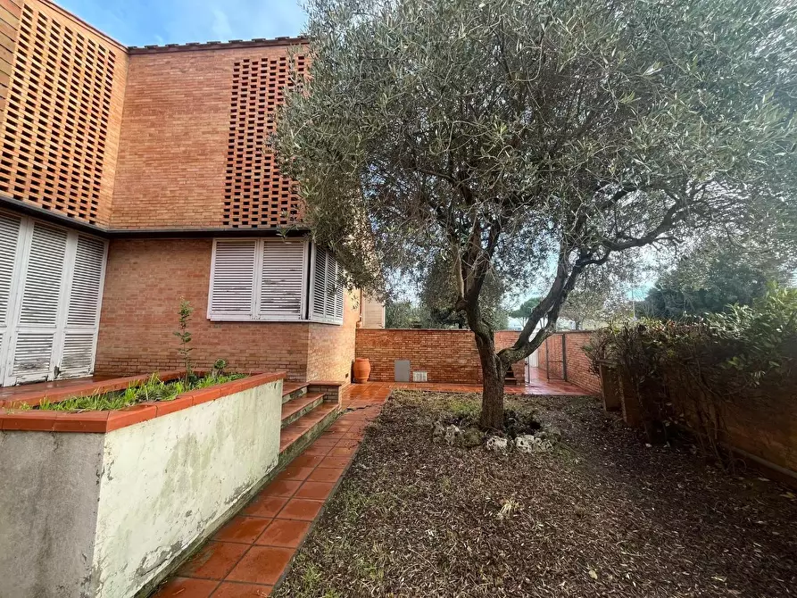 Immagine 18 di Villa in vendita  a San Miniato