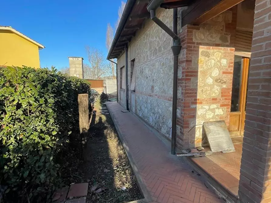 Immagine 2 di Villa in vendita  a Ponsacco