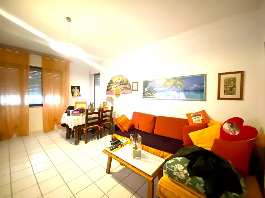 Immagine 2 di Appartamento in vendita  a Carrara