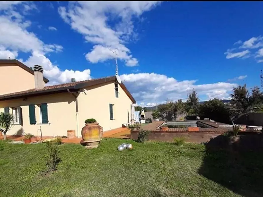 Immagine 1 di Porzione di casa in vendita  a Arezzo