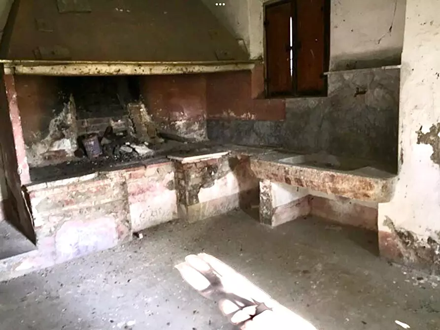 Immagine 12 di Casa colonica in vendita  a Sovicille