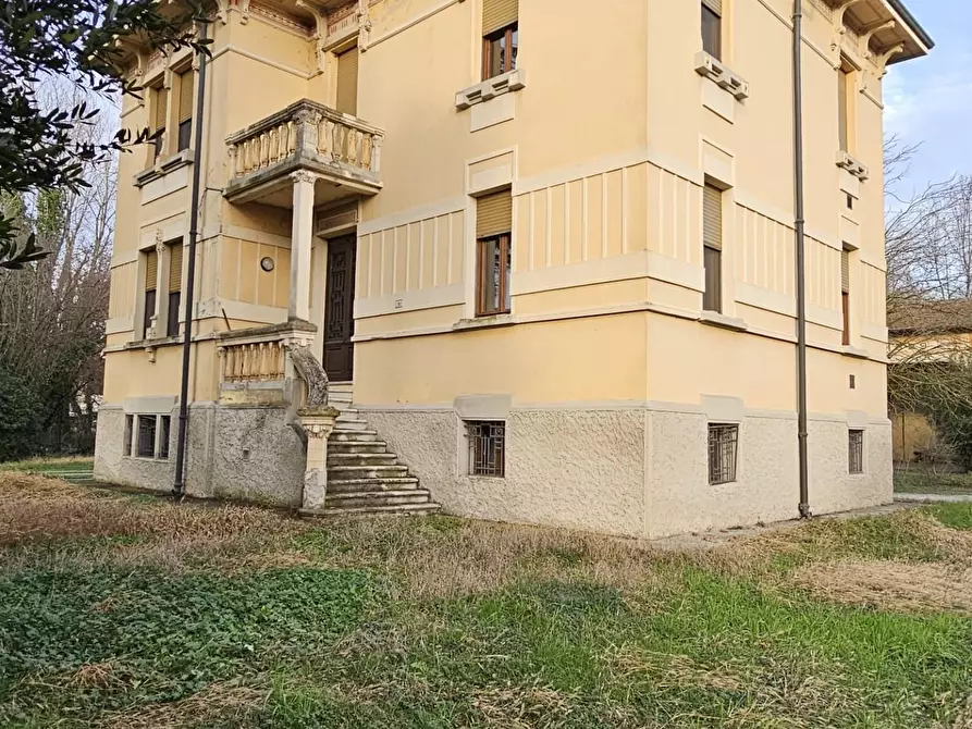 Immagine 1 di Villa in vendita  a Suzzara