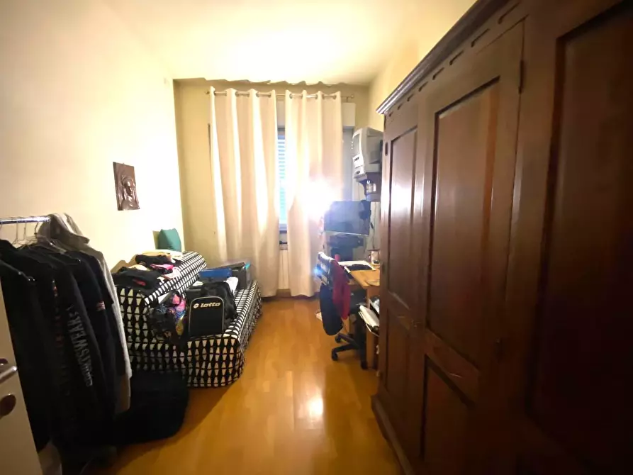 Immagine 15 di Appartamento in vendita  a Lucca