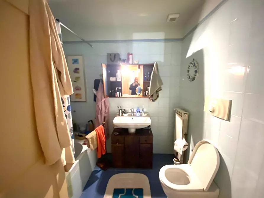 Immagine 19 di Appartamento in vendita  a Lucca