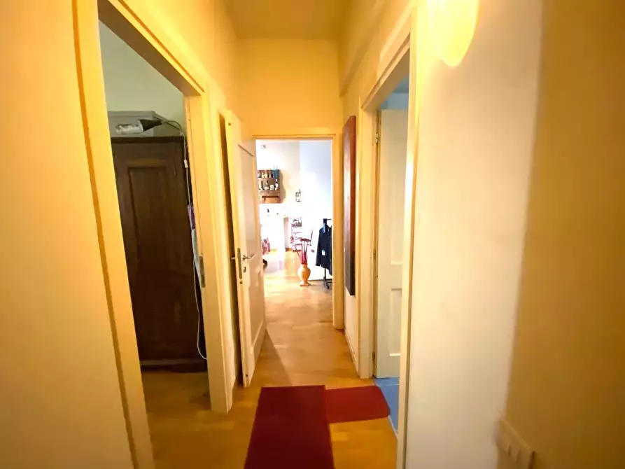 Immagine 5 di Appartamento in vendita  a Lucca