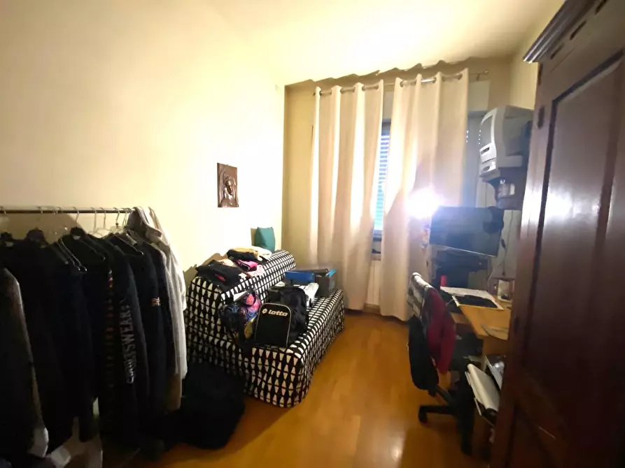 Immagine 13 di Appartamento in vendita  a Lucca