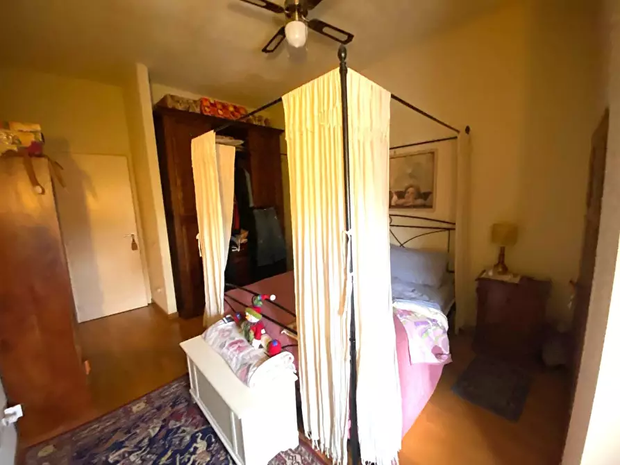 Immagine 10 di Appartamento in vendita  a Lucca