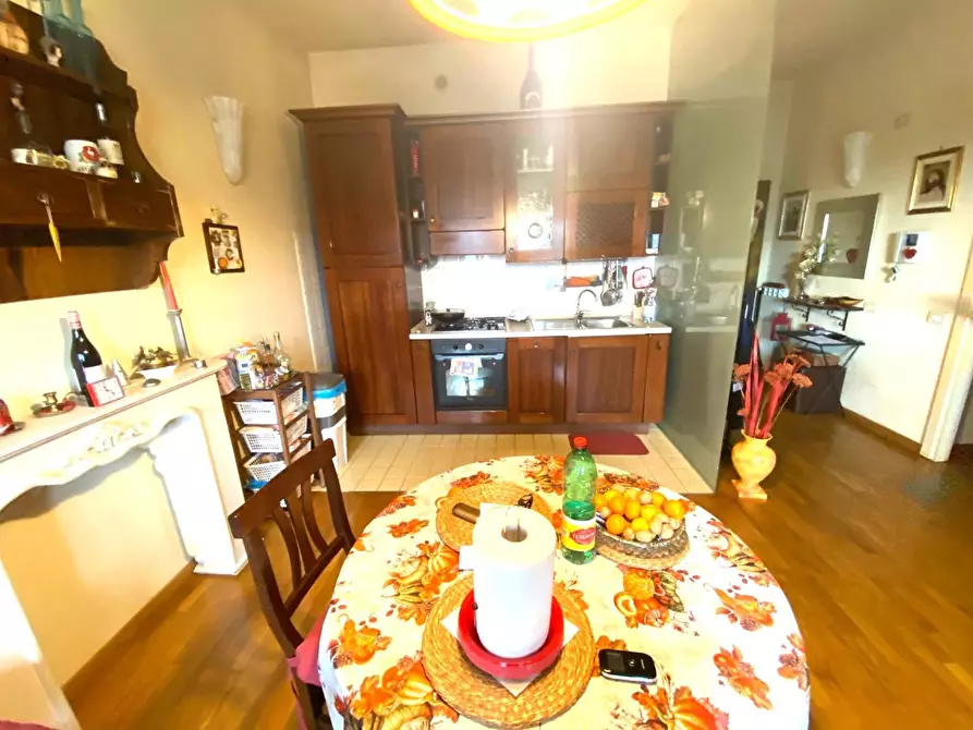 Immagine 2 di Appartamento in vendita  a Lucca