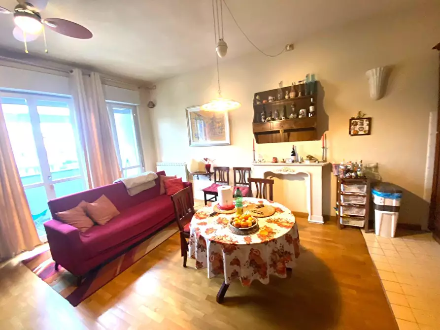 Immagine 21 di Appartamento in vendita  a Lucca