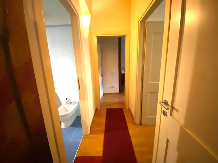 Immagine 16 di Appartamento in vendita  a Lucca