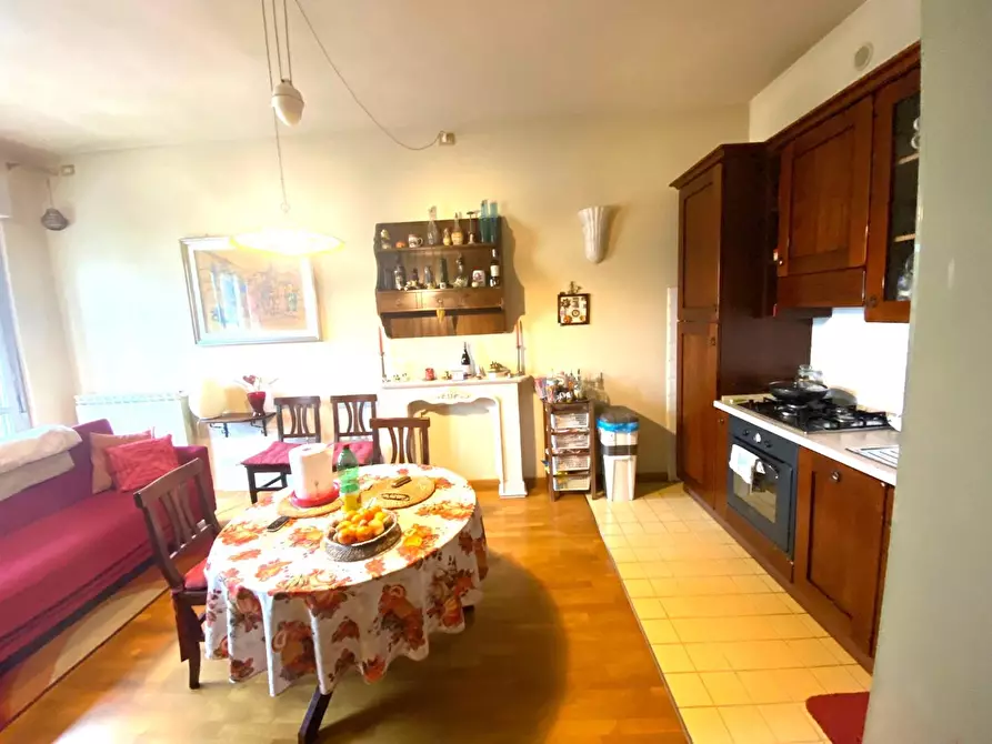 Immagine 20 di Appartamento in vendita  a Lucca