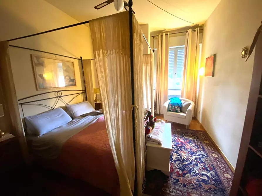 Immagine 12 di Appartamento in vendita  a Lucca