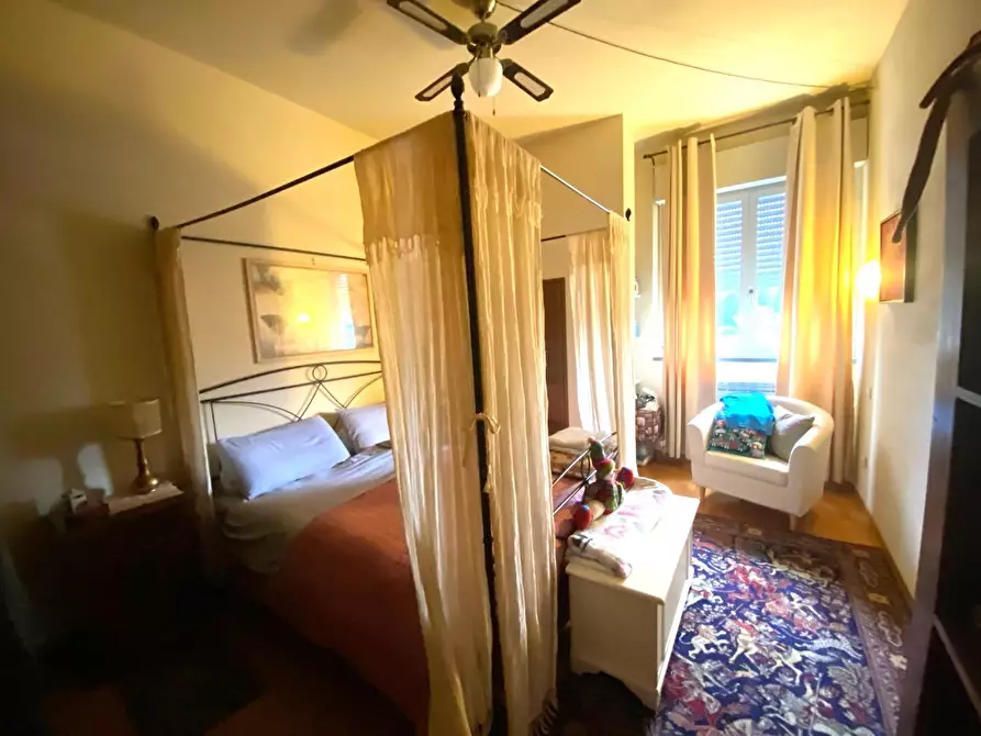 Immagine 11 di Appartamento in vendita  a Lucca