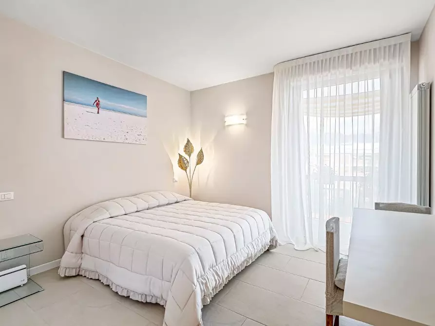 Immagine 21 di Mansarda in affitto  a Forte Dei Marmi