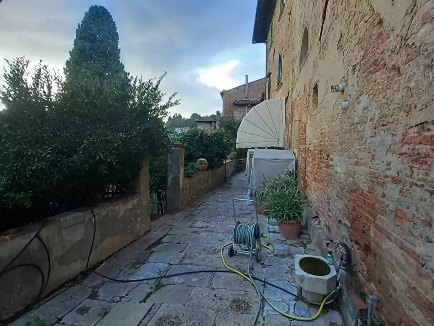 Immagine 26 di Palazzo in vendita  a Pisa
