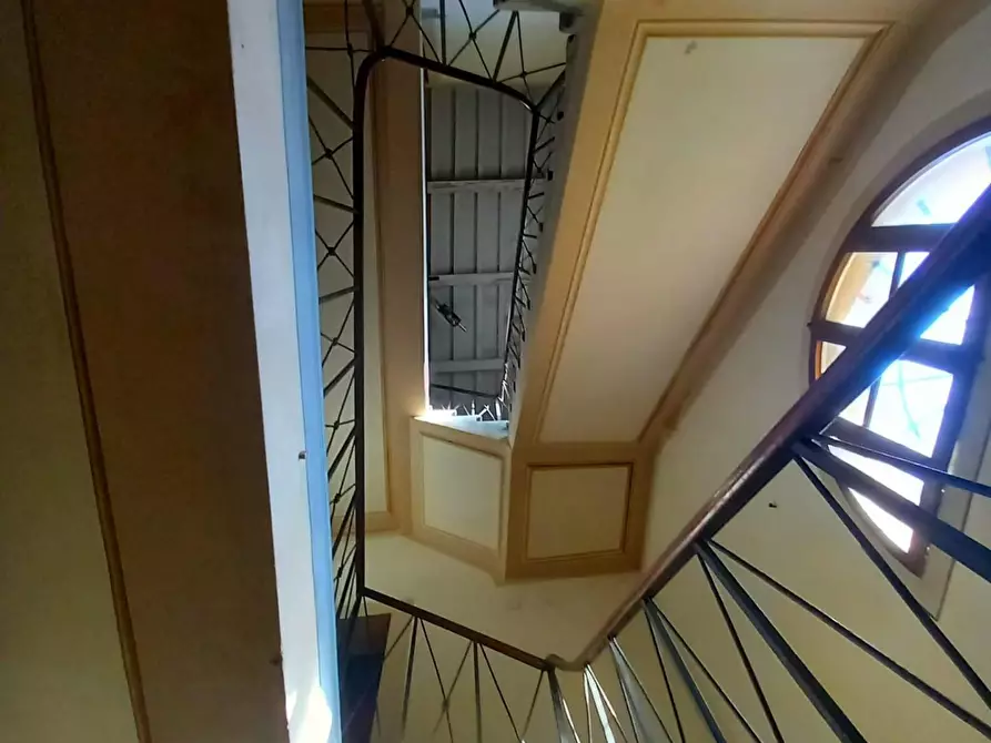 Immagine 18 di Palazzo in vendita  a Pisa