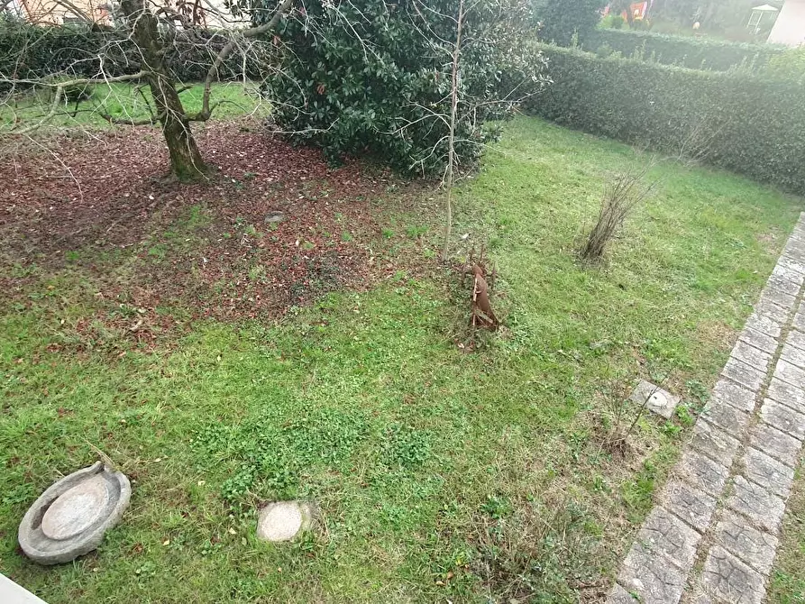 Immagine 11 di Villa in vendita  a Lucca