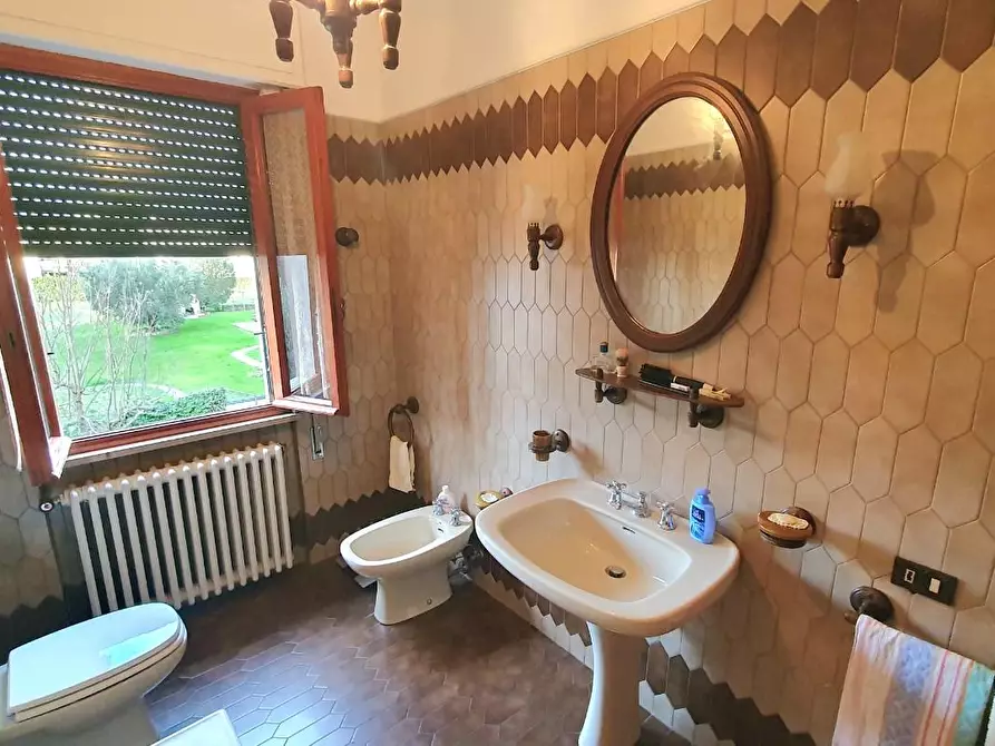 Immagine 31 di Villa in vendita  a Lucca