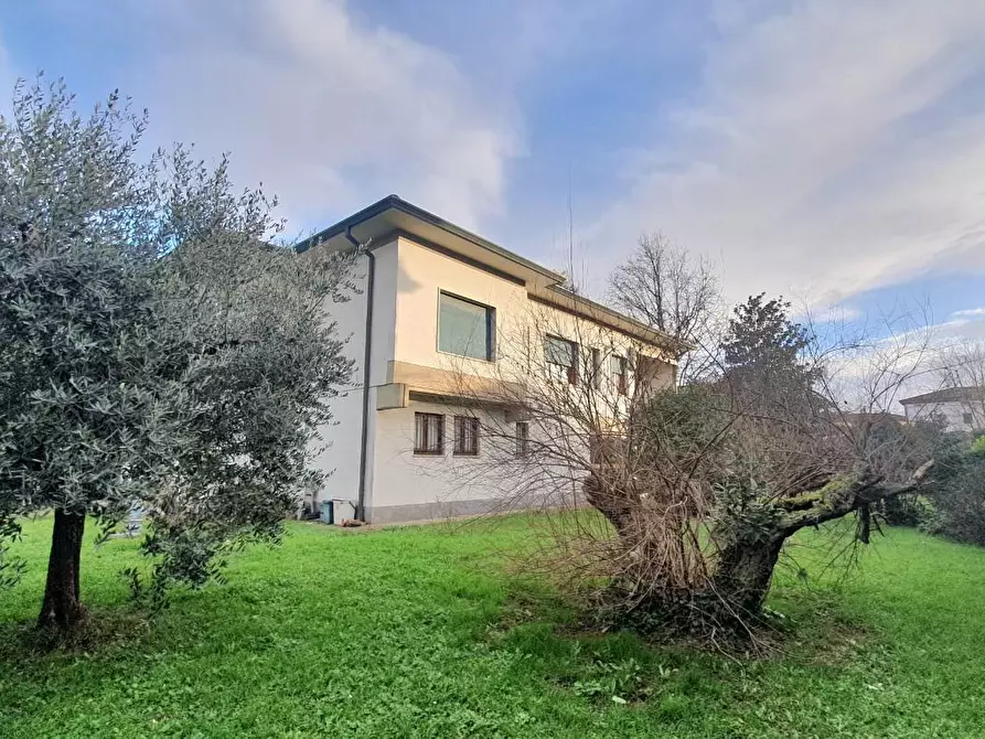 Immagine 40 di Villa in vendita  a Lucca