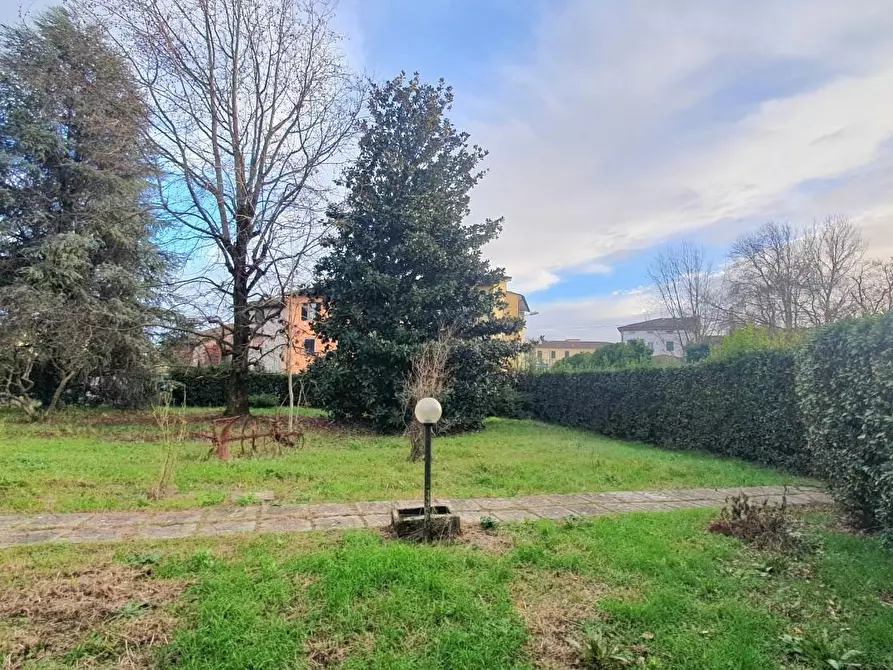 Immagine 39 di Villa in vendita  a Lucca