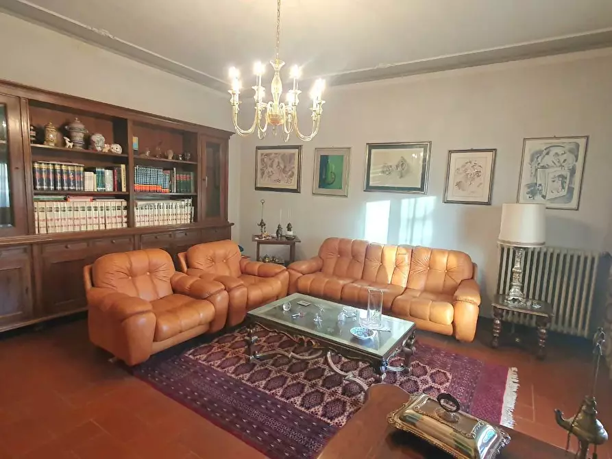 Immagine 9 di Villa in vendita  a Lucca