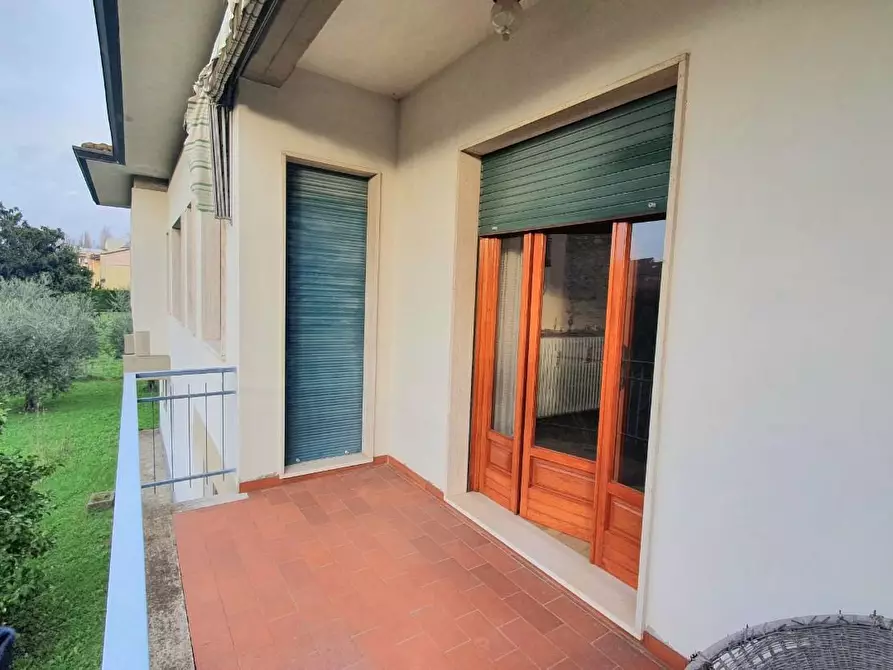 Immagine 18 di Villa in vendita  a Lucca