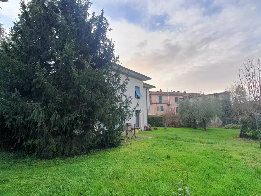 Immagine 42 di Villa in vendita  a Lucca