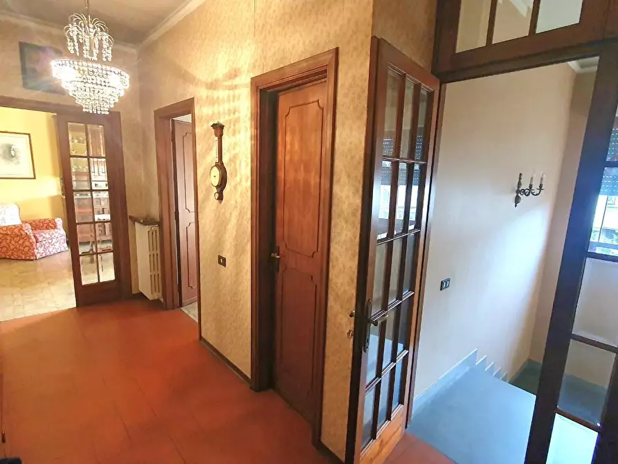 Immagine 5 di Villa in vendita  a Lucca