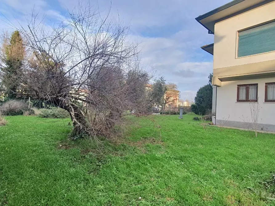 Immagine 37 di Villa in vendita  a Lucca