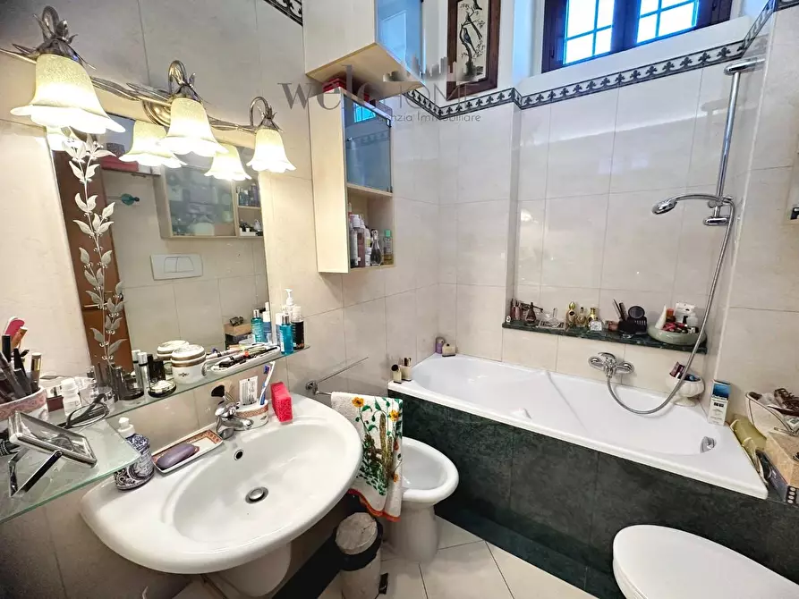 Immagine 12 di Appartamento in vendita  a Campi Bisenzio