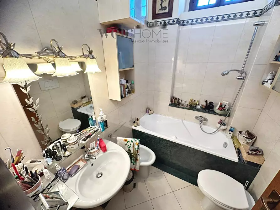 Immagine 27 di Appartamento in vendita  a Campi Bisenzio