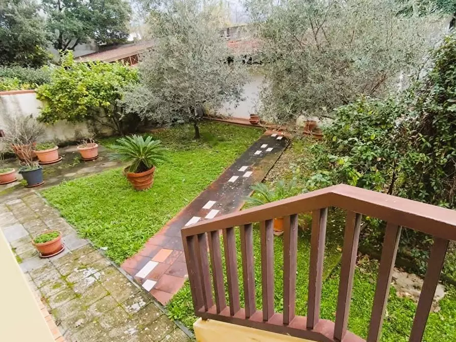 Immagine 5 di Appartamento in vendita  a Massa