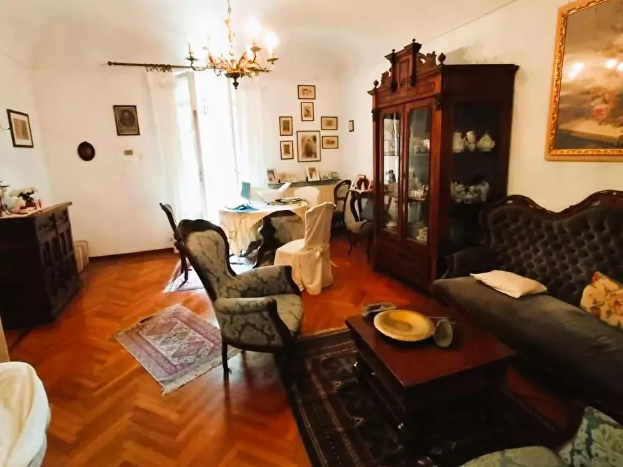 Immagine 11 di Appartamento in vendita  a Massa