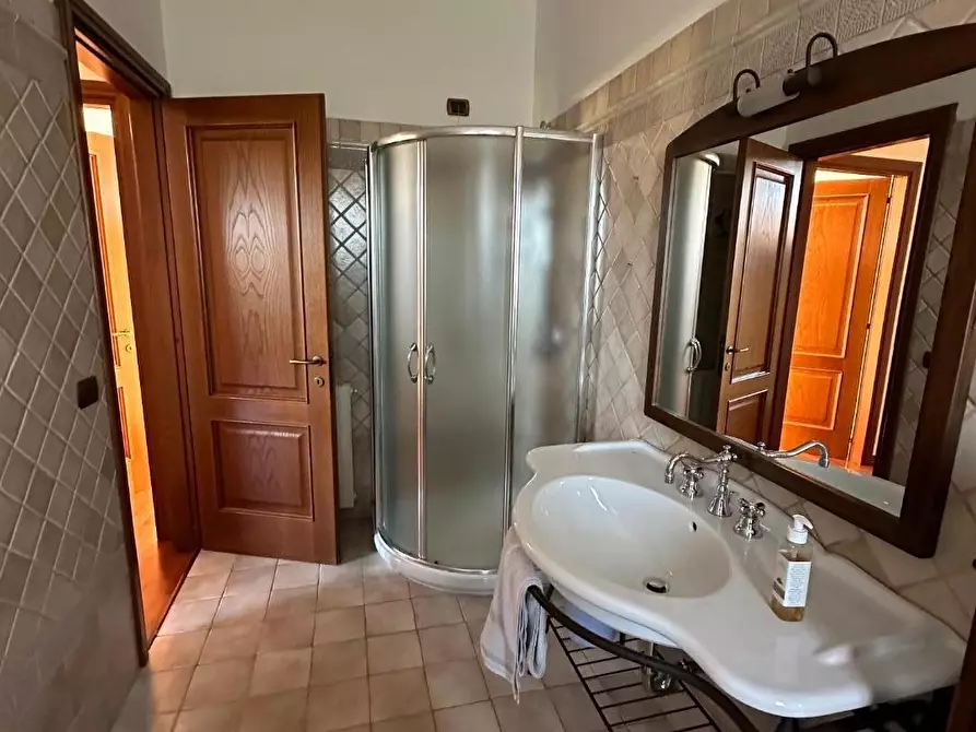 Immagine 27 di Casa trifamiliare in vendita  a Massa