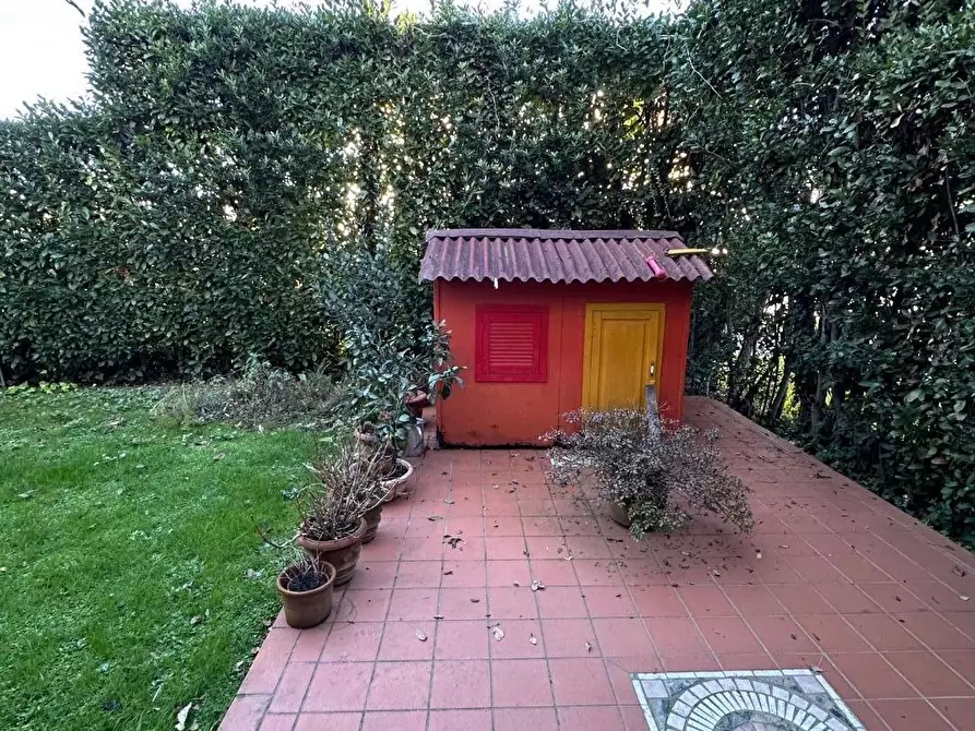 Immagine 22 di Casa trifamiliare in vendita  a Massa