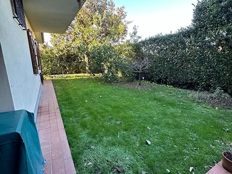 Immagine 21 di Casa trifamiliare in vendita  a Massa