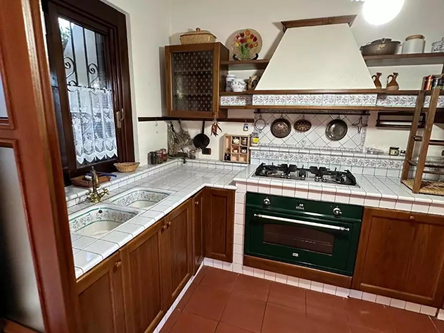 Immagine 10 di Casa trifamiliare in vendita  a Massa