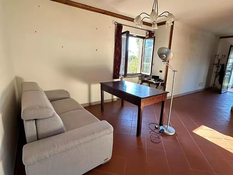 Immagine 14 di Casa trifamiliare in vendita  a Massa