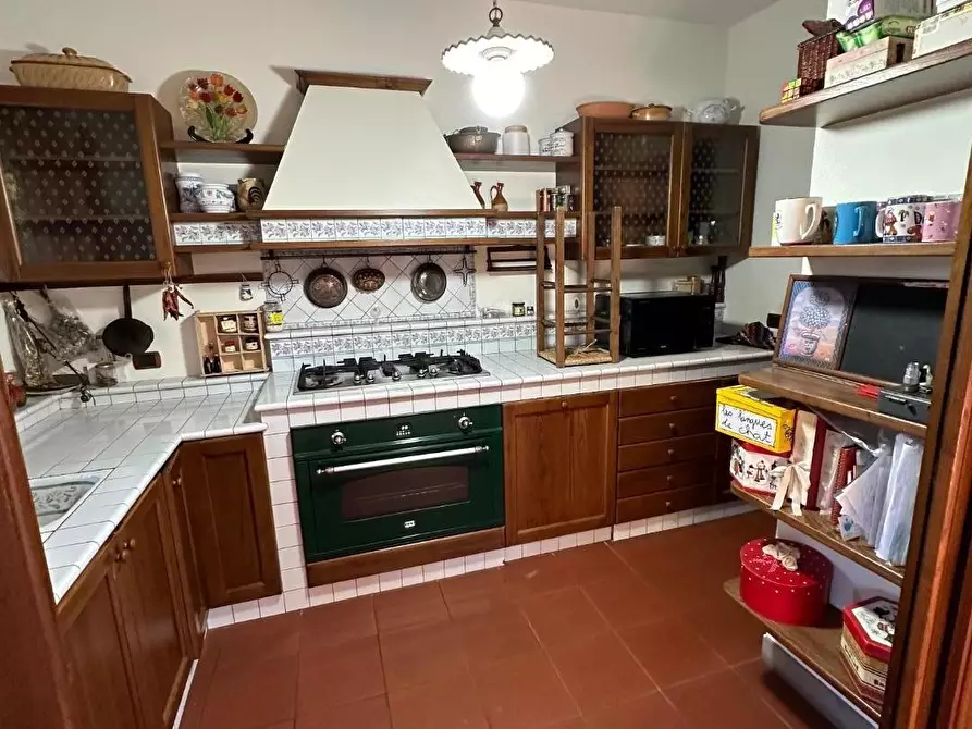 Immagine 9 di Casa trifamiliare in vendita  a Massa