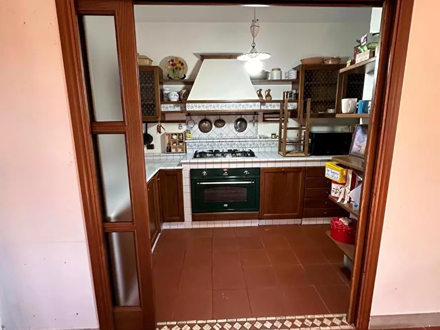 Immagine 8 di Casa trifamiliare in vendita  a Massa
