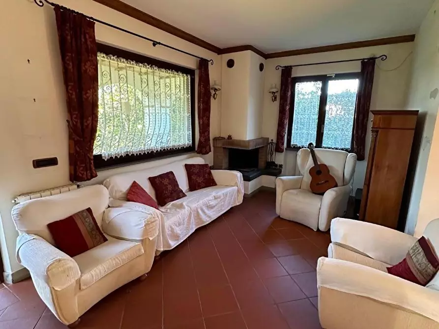 Immagine 2 di Casa trifamiliare in vendita  a Massa