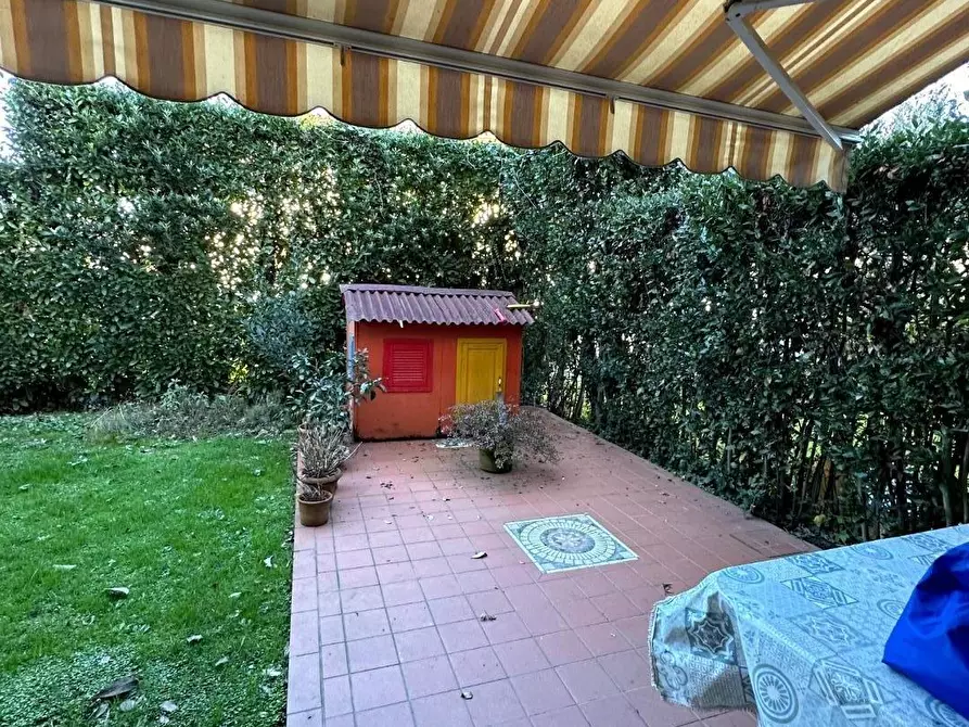 Immagine 17 di Casa trifamiliare in vendita  a Massa