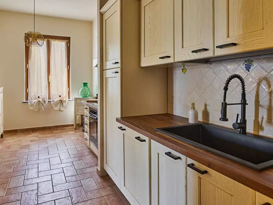 Immagine 28 di Casa colonica in vendita  a Vinci