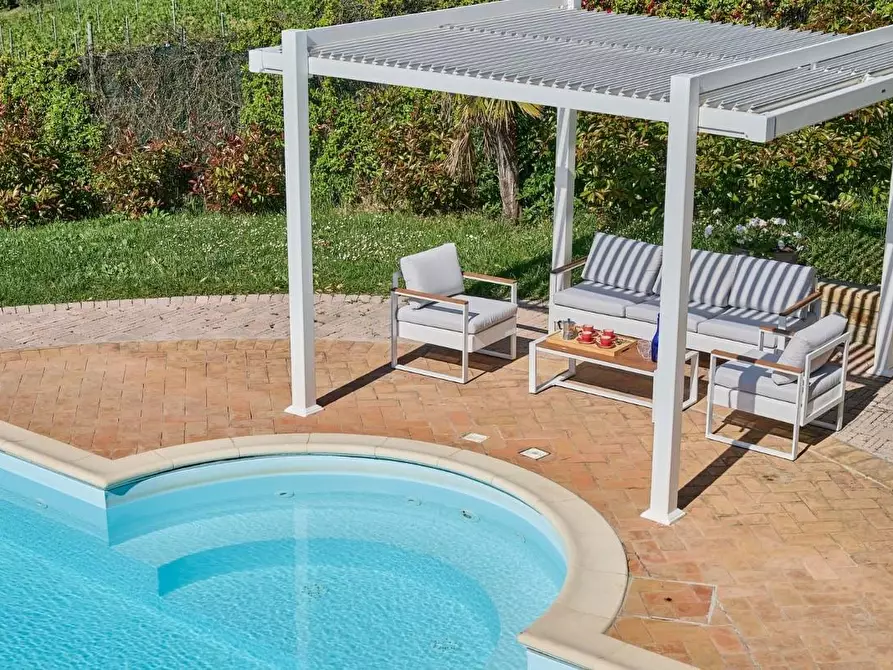 Immagine 41 di Casa colonica in vendita  a Vinci