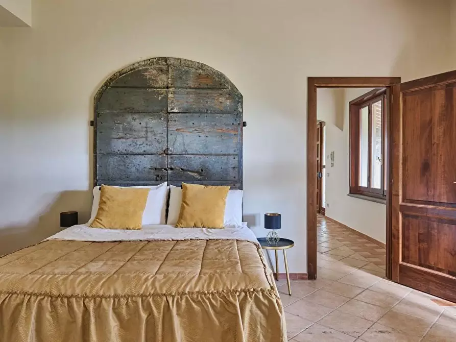 Immagine 16 di Casa colonica in vendita  a Vinci