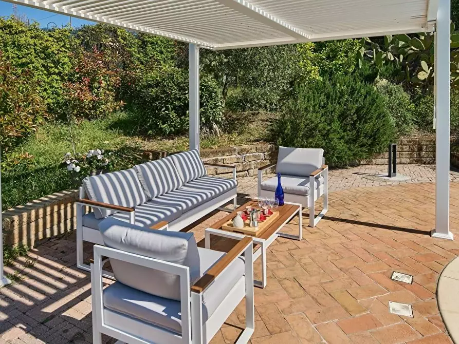 Immagine 39 di Casa colonica in vendita  a Vinci